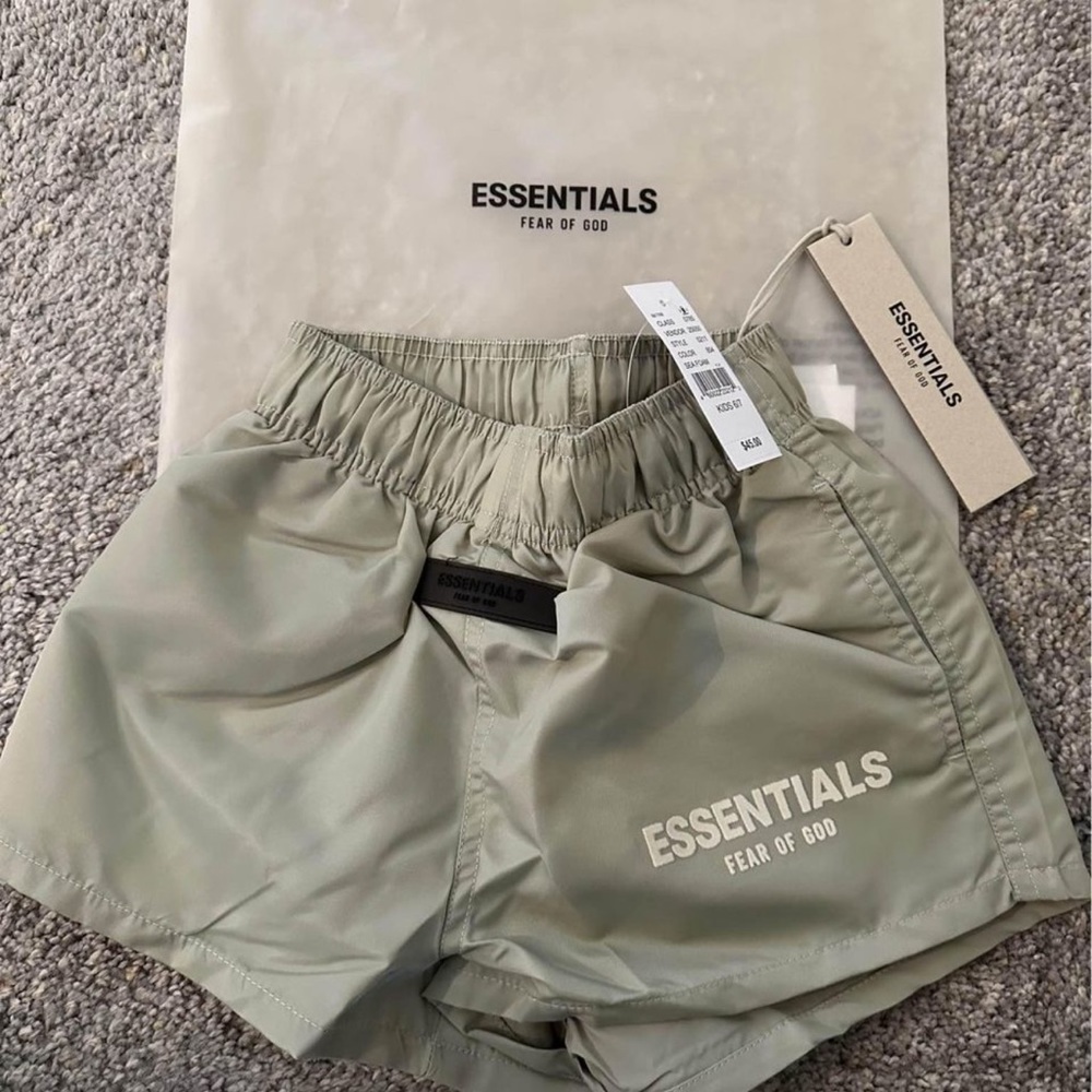 Essentials Fear of God kid’s shorts